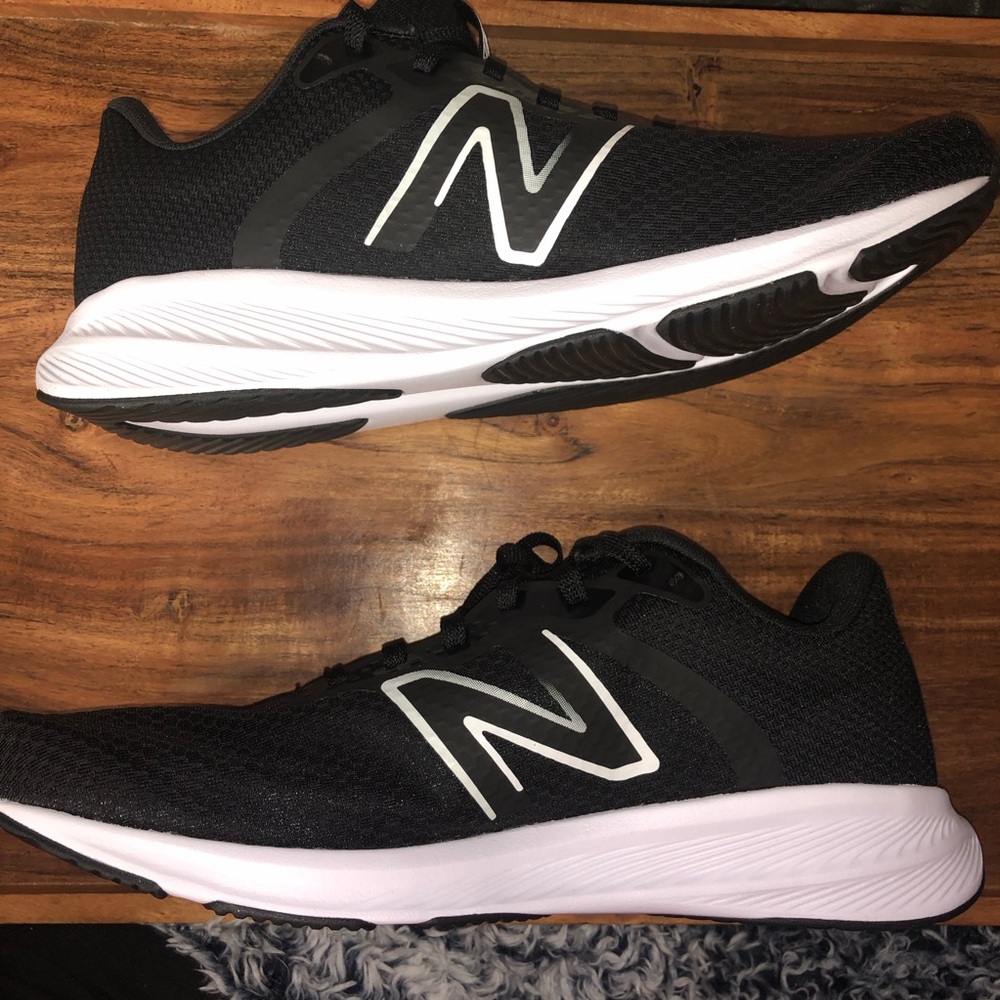 NEW Mens New Balance Black 8.5 Sneakers M413V2 - Picture 4 of 11